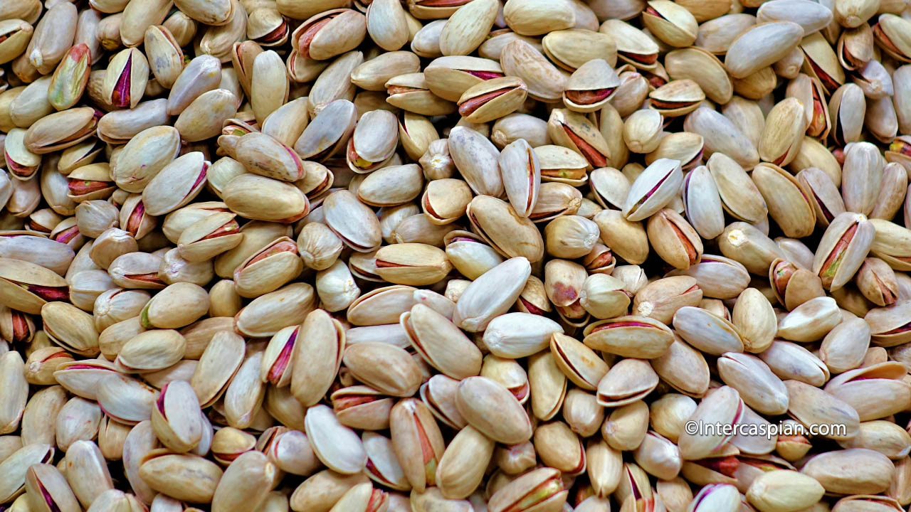 Sun-dried pistachio nuts