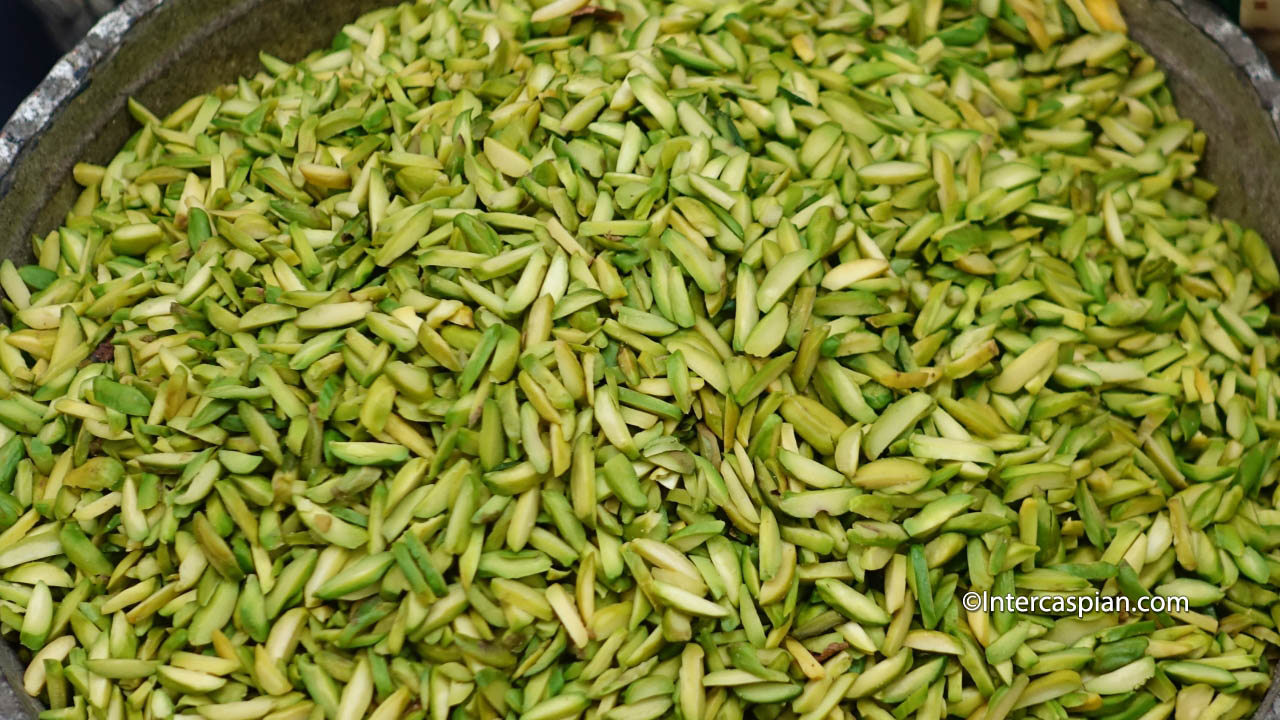 Shelled and slivered pistachio kernels.