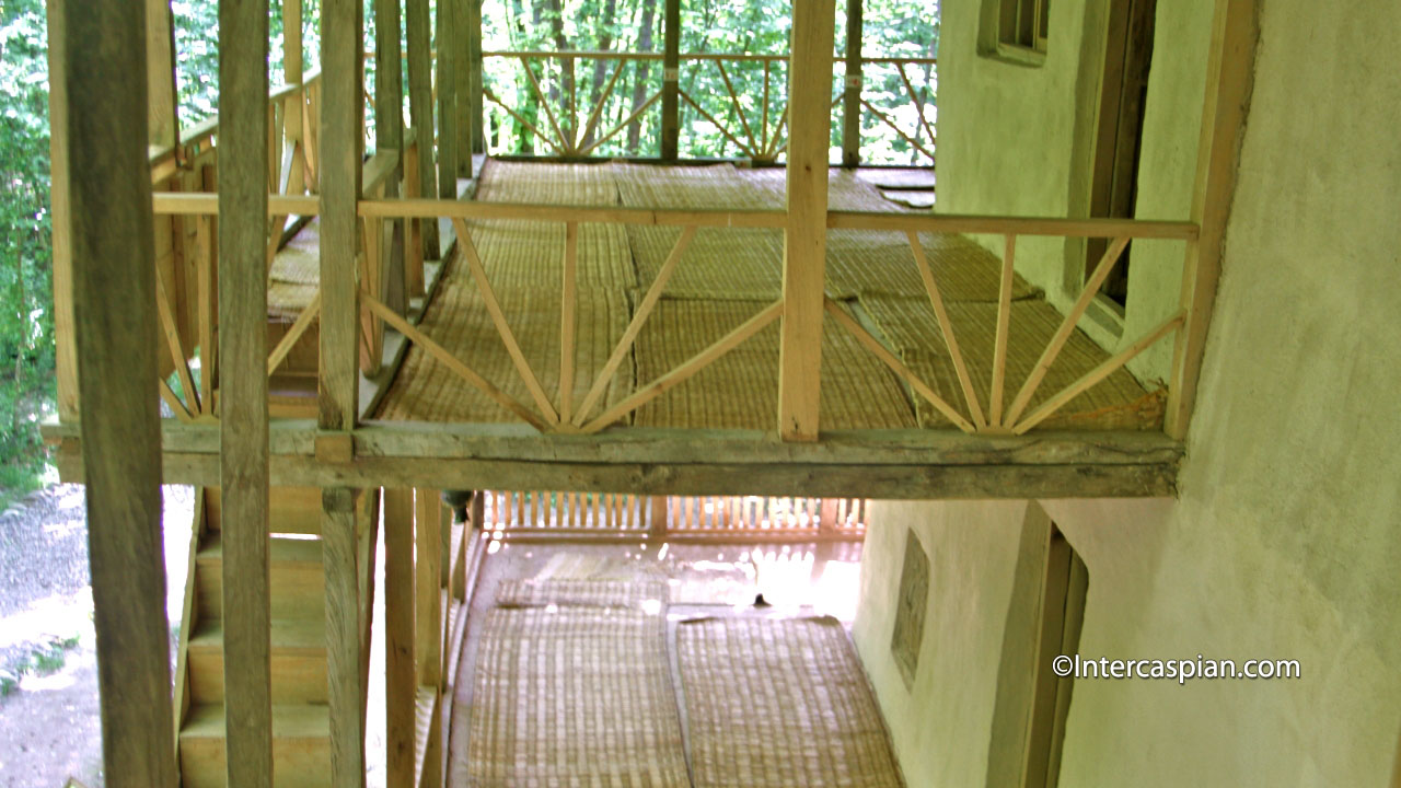 Balcon d'une maison de campagne traditionnelle