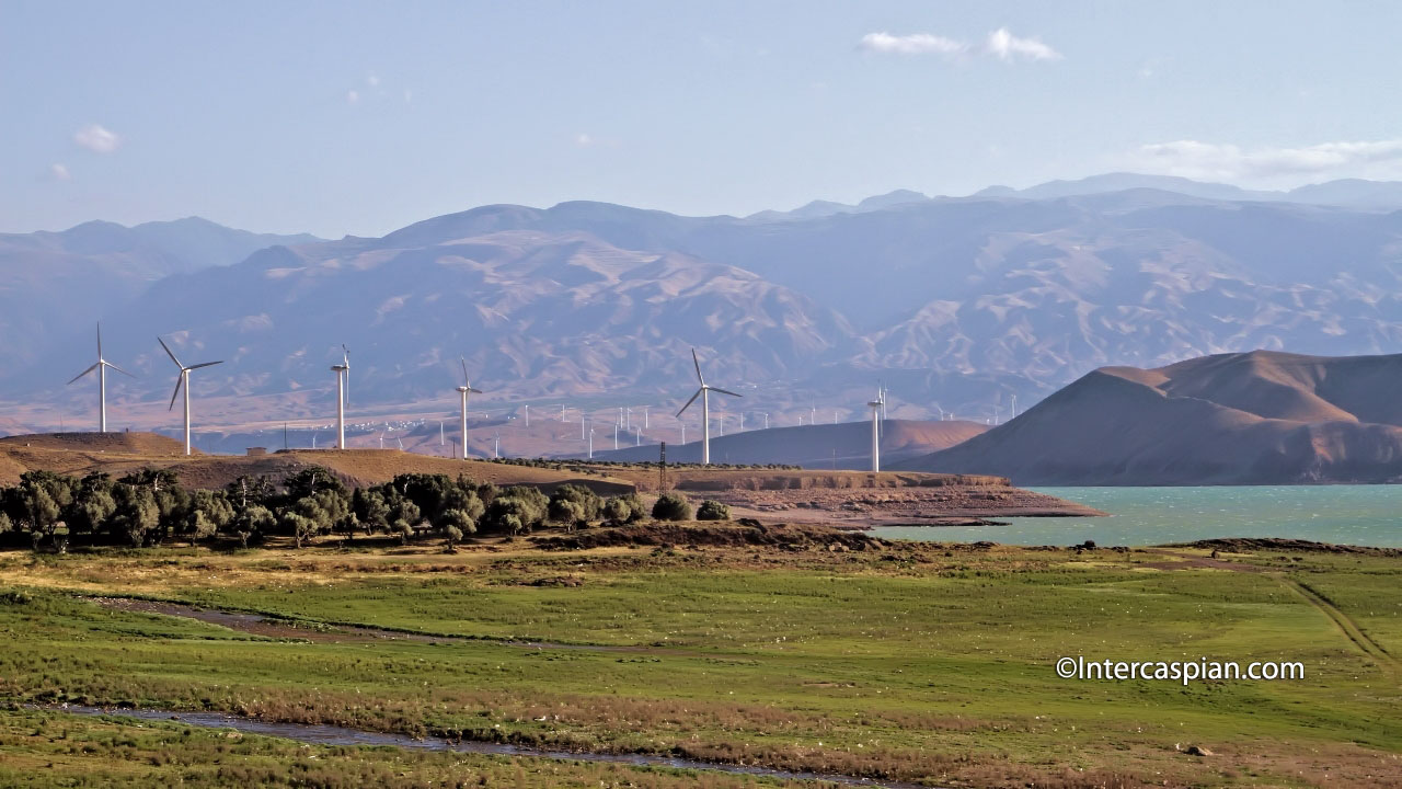 Vue panoramique du parc éolien de Manjil