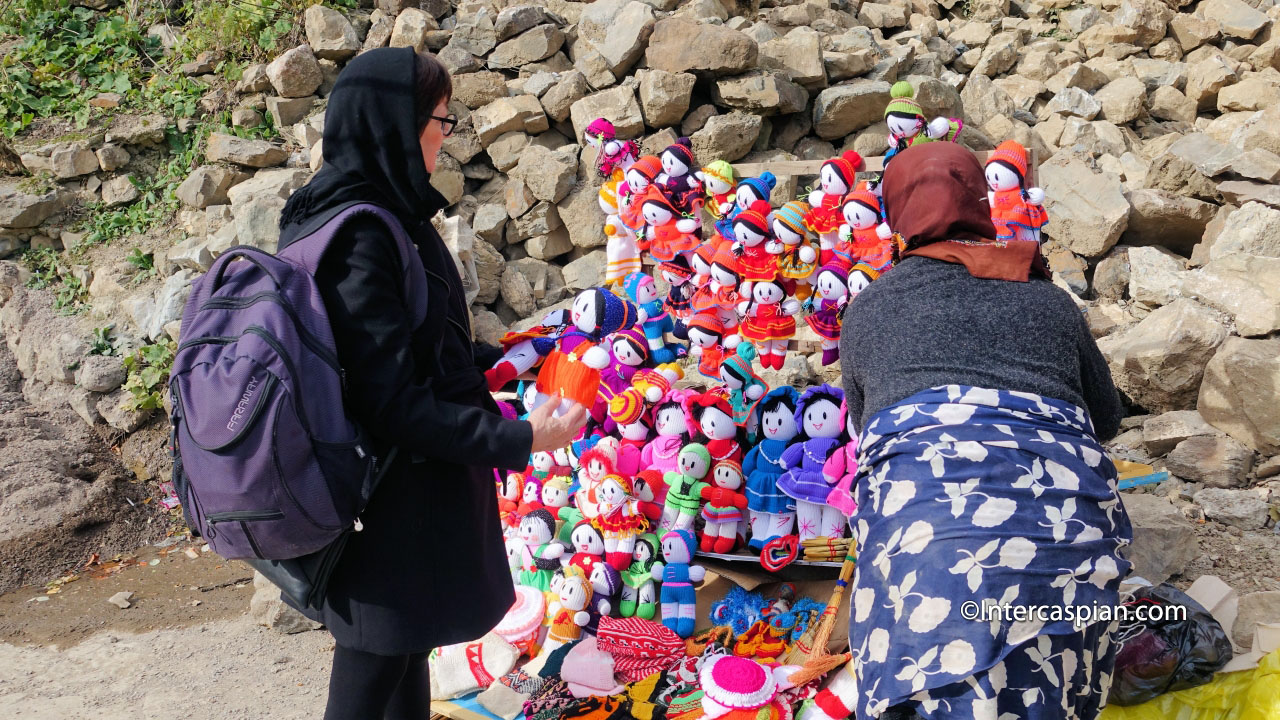 Stand de travaux au tricot à Masouleh