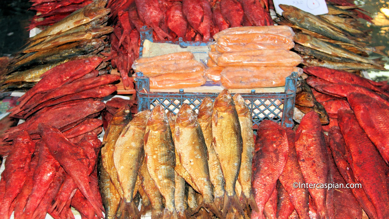 Poissons fumés et salés au Bazar de Rasht