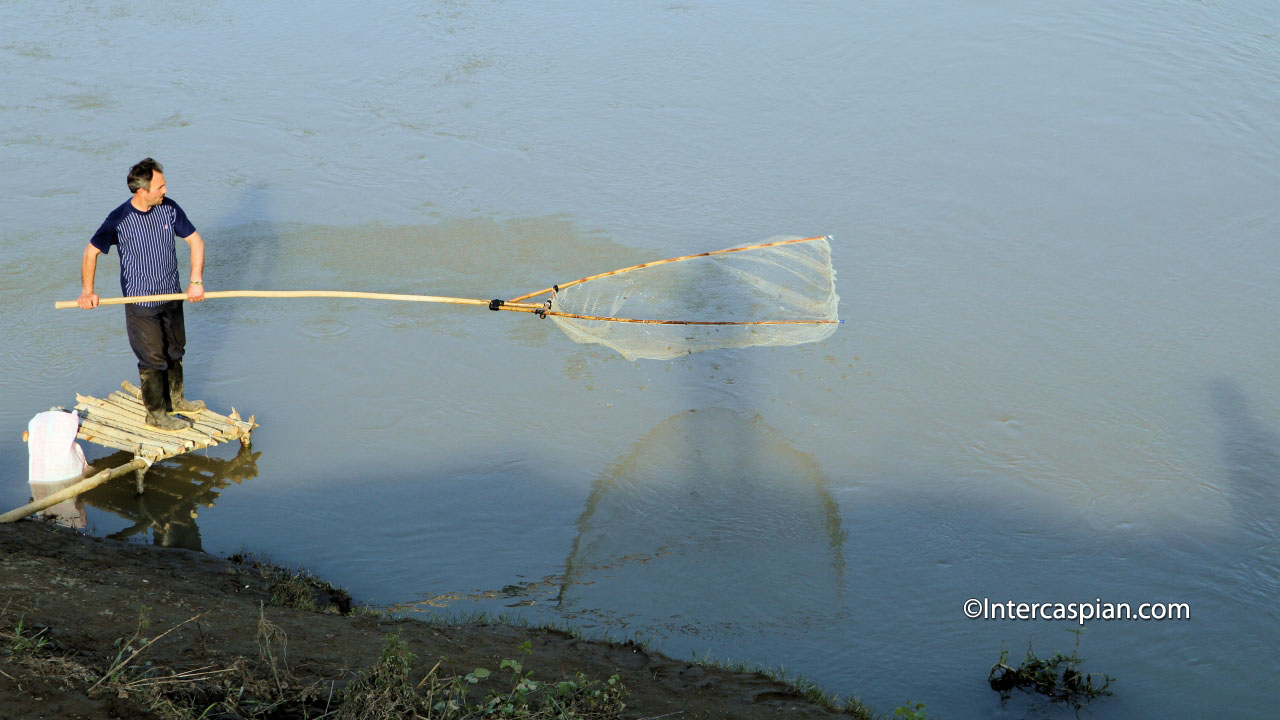 Pêche sur le fleuve Séfid Roud