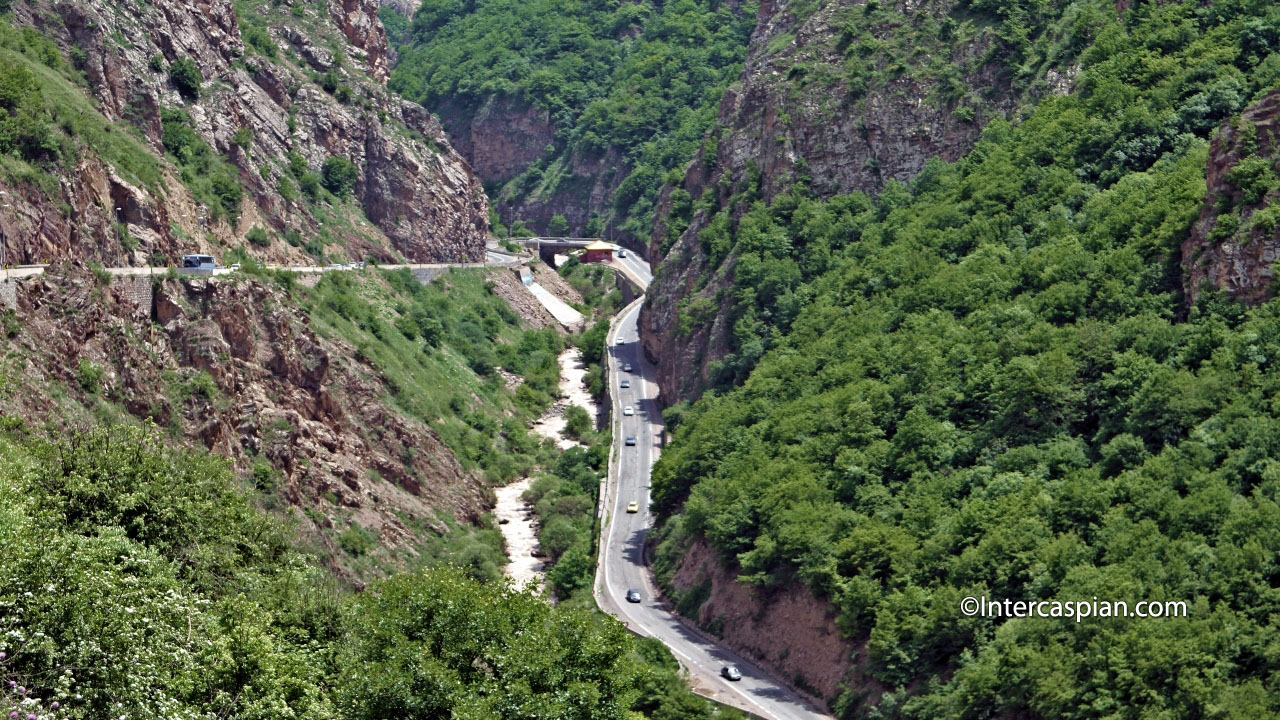 Photo des virages en épingle à cheveux de la route de Chalus