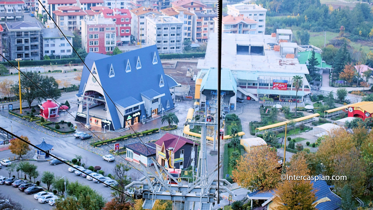 Stations de télécabine et télésiège de Namak Abrud