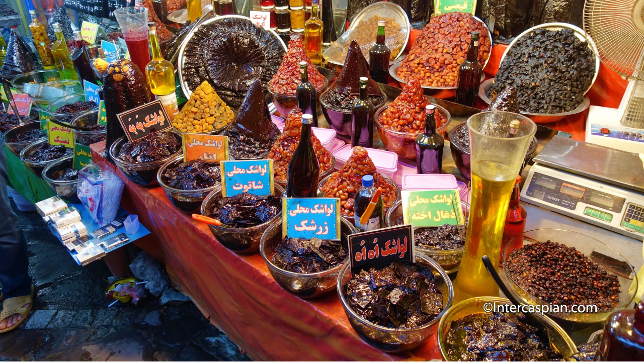 Photo of a mountainside snack-stand at the bottom of the Darband river-valley, Tehran