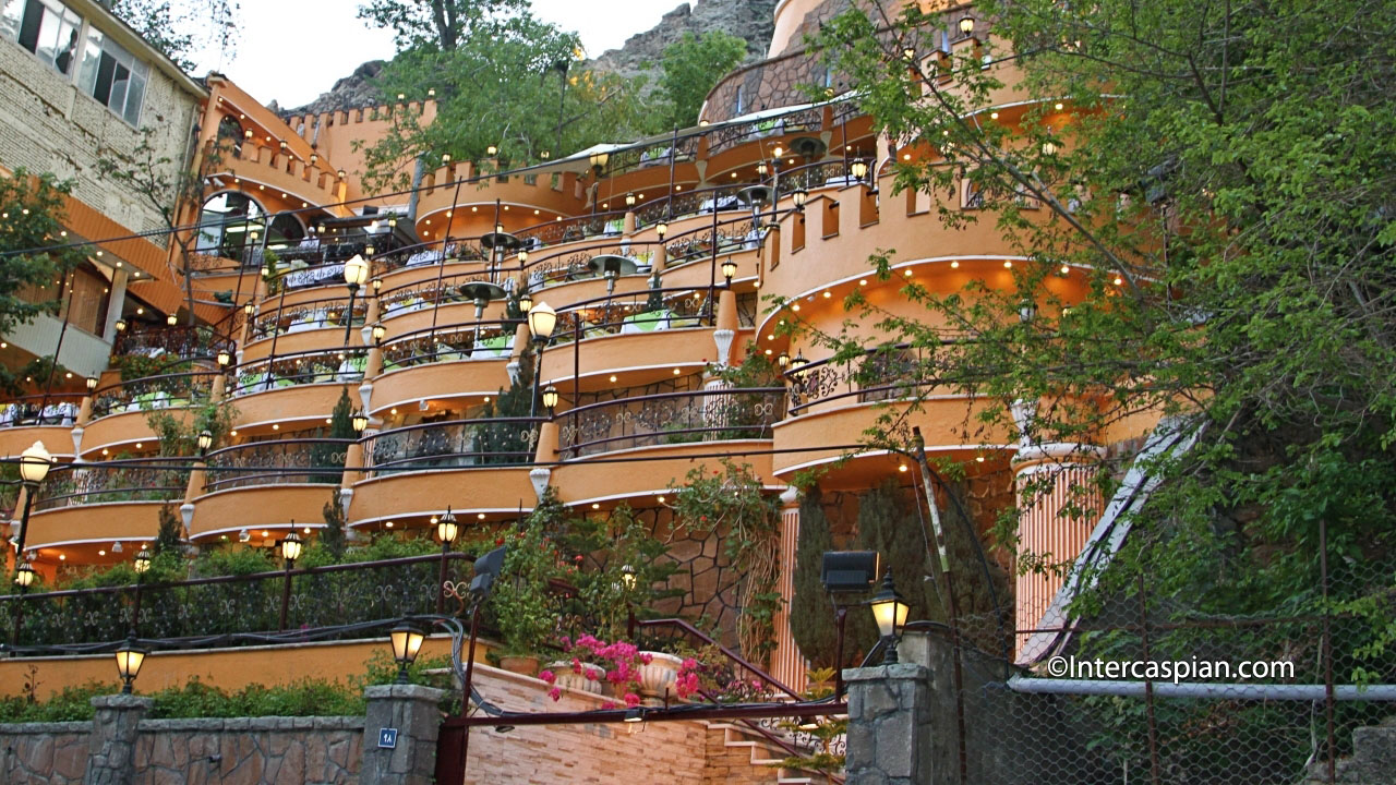 Photo d'un restaurant de montagne à Darband, Téhéran