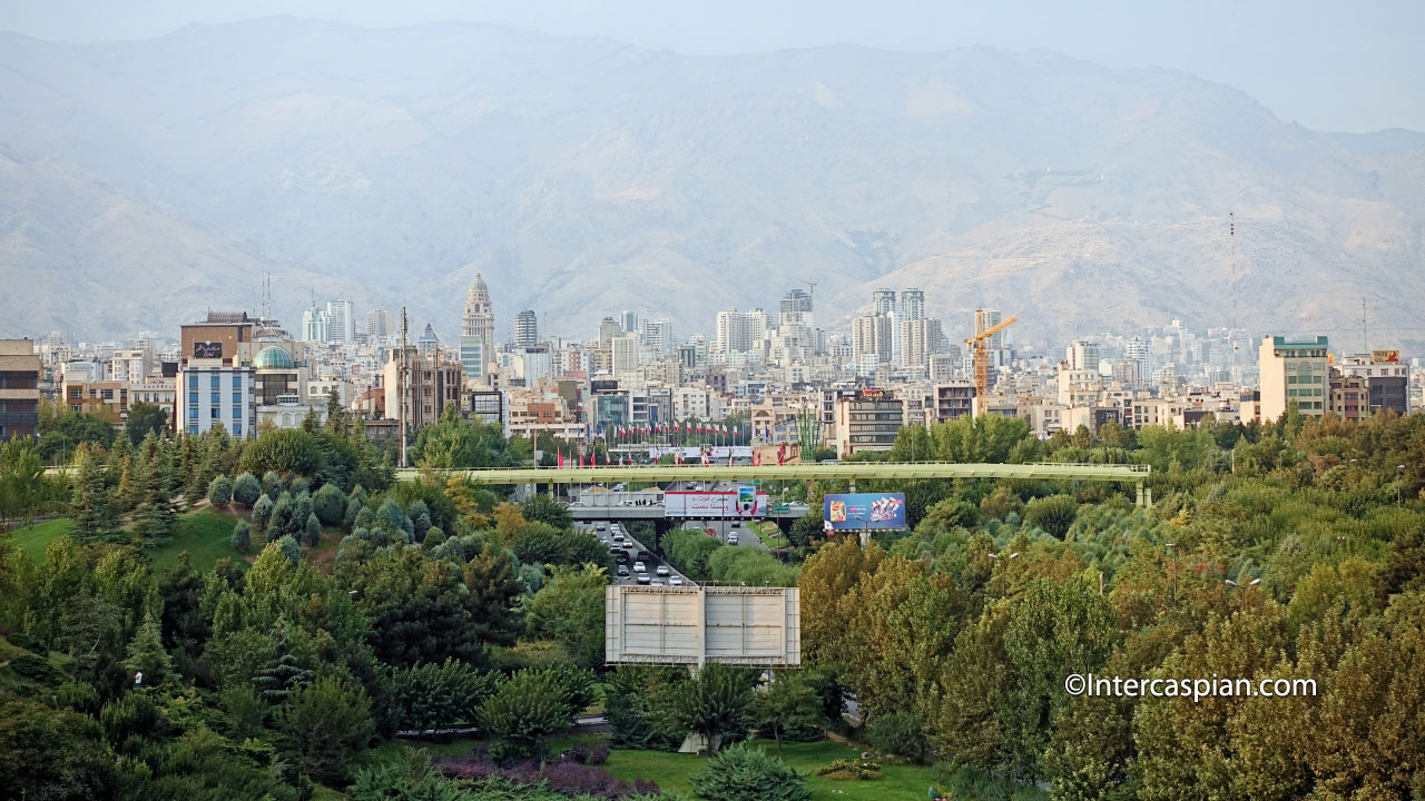 Photo du nord de Téhéran, prise du pont Tabiat