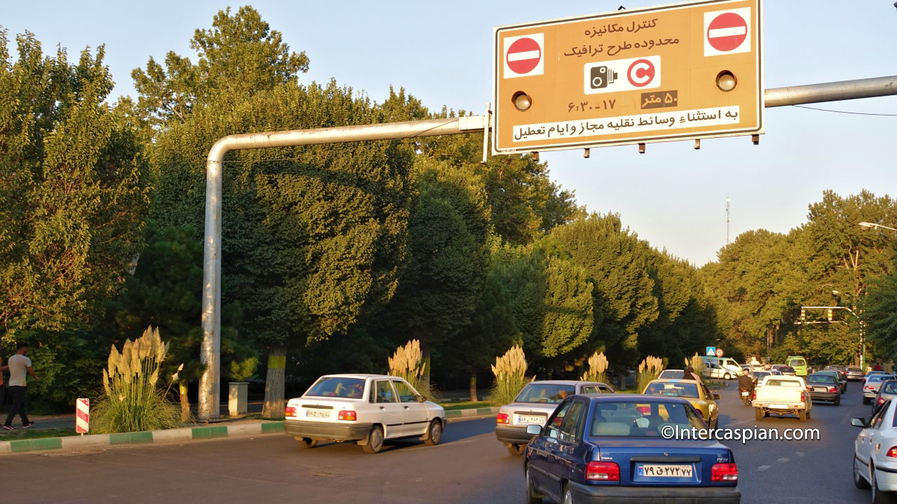 Photo du point d'entrée du centre ville sur le boulevard Keshavarz