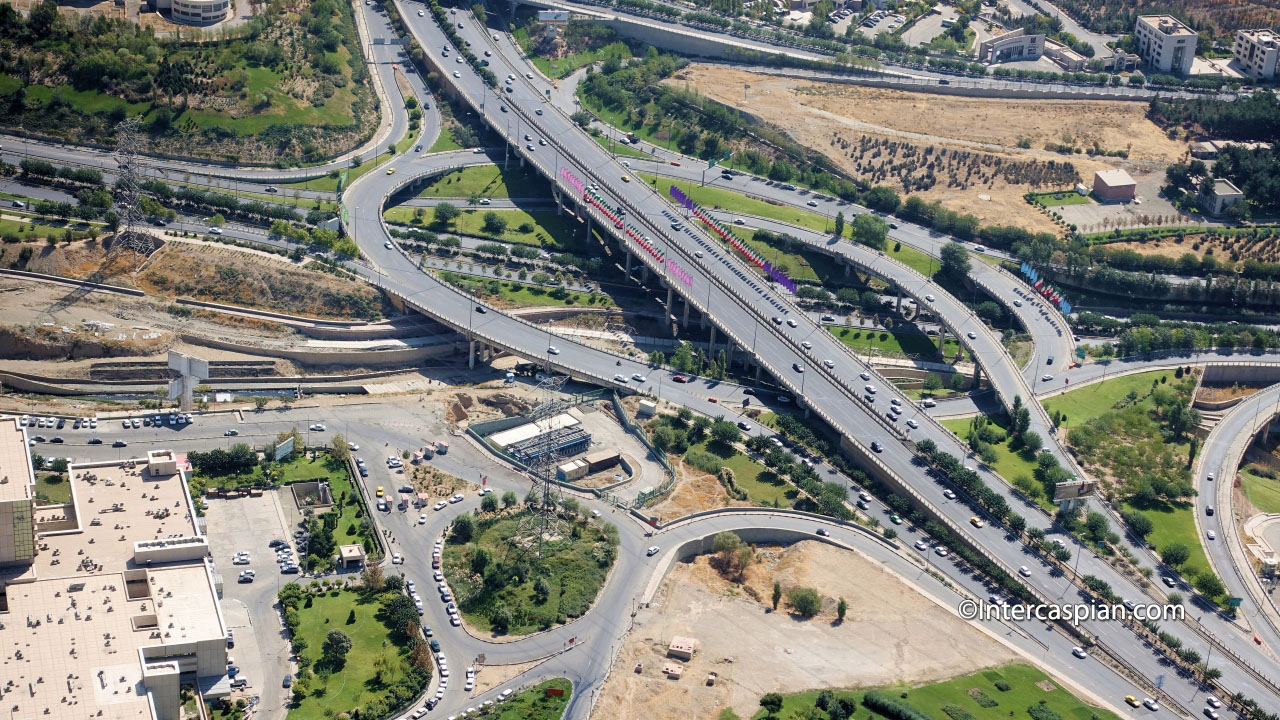 Photo des autoroutes de Téhéran vu d'en haut