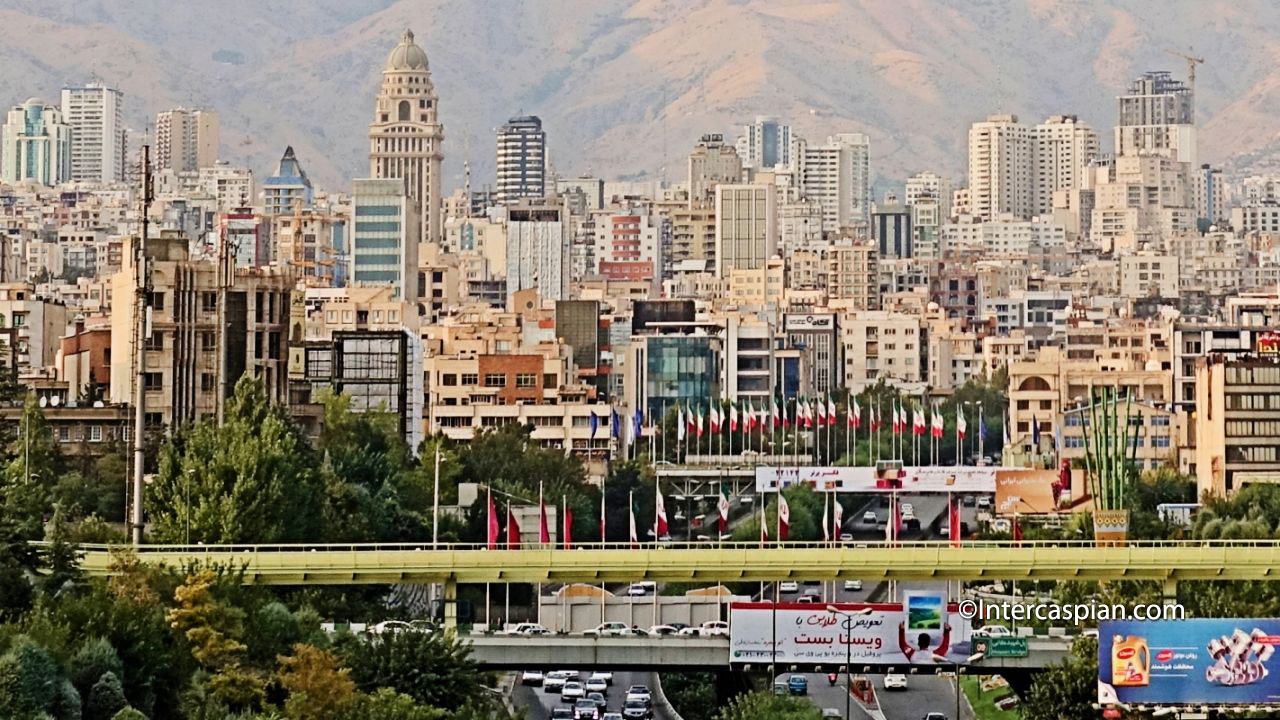 Photo d'immeubles de grande hauteur dans le nord de Téhéran
