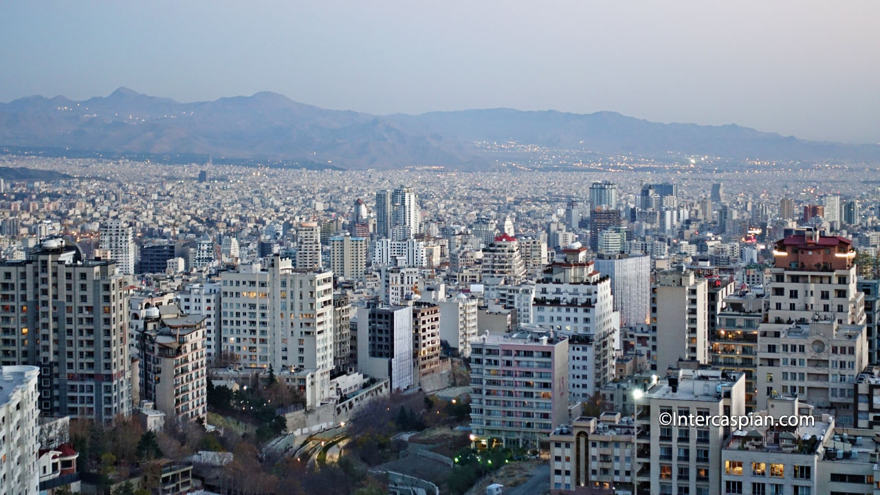 Photo of Tehran from mountain in the north