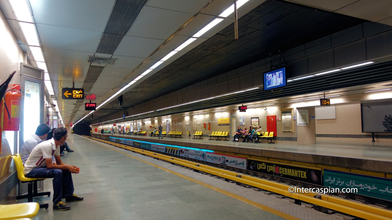 Photo prise dans la station de métro Azadi