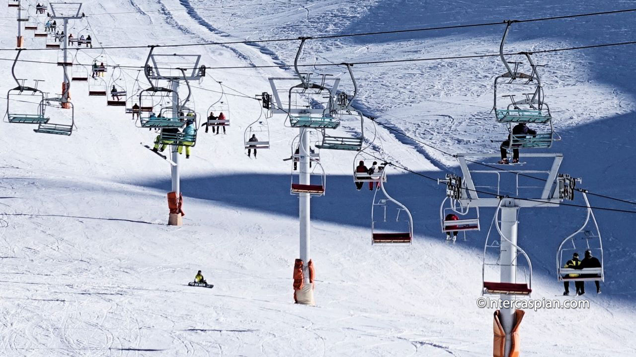 Photo des télésièges de la station de ski du Tochal