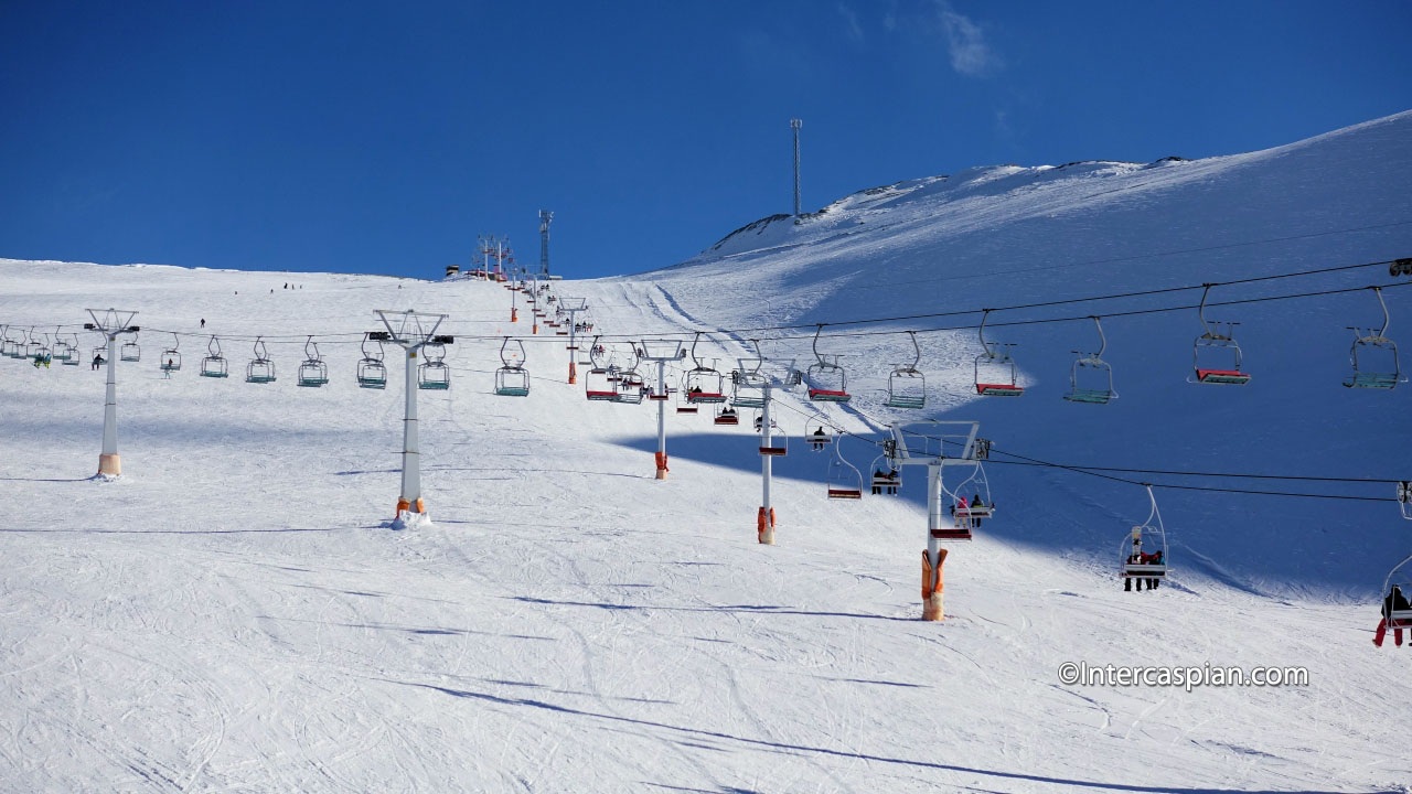 Photo des télésièges de la station de ski du Tochal